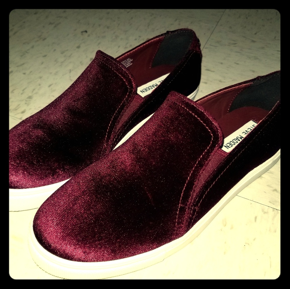Steve Madden slip-ons